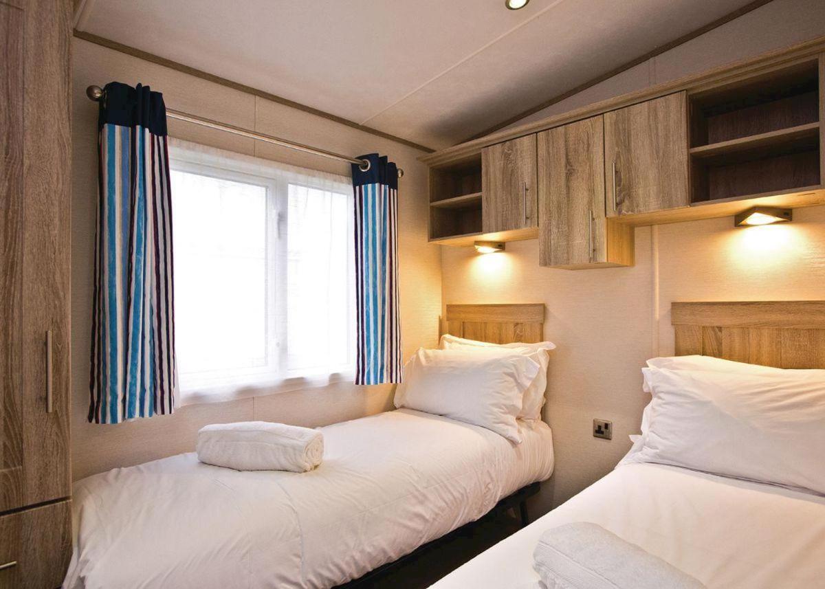 Piran Meadows Resort New Quay Exterior foto