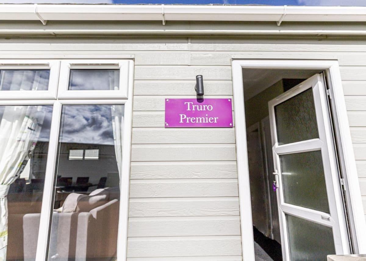 Piran Meadows Resort New Quay Exterior foto
